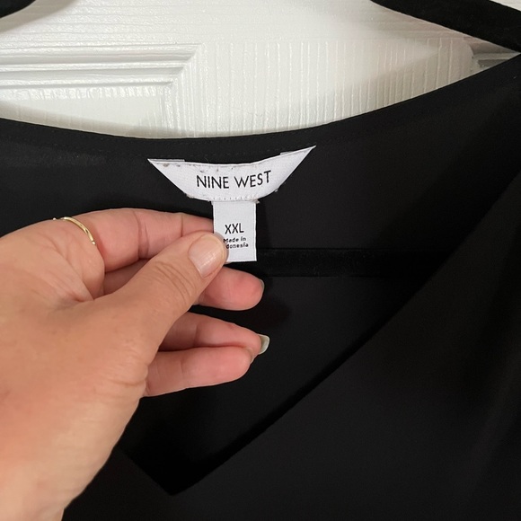 Nine West Black V-Neck Tank Top - Picture 2 of 3